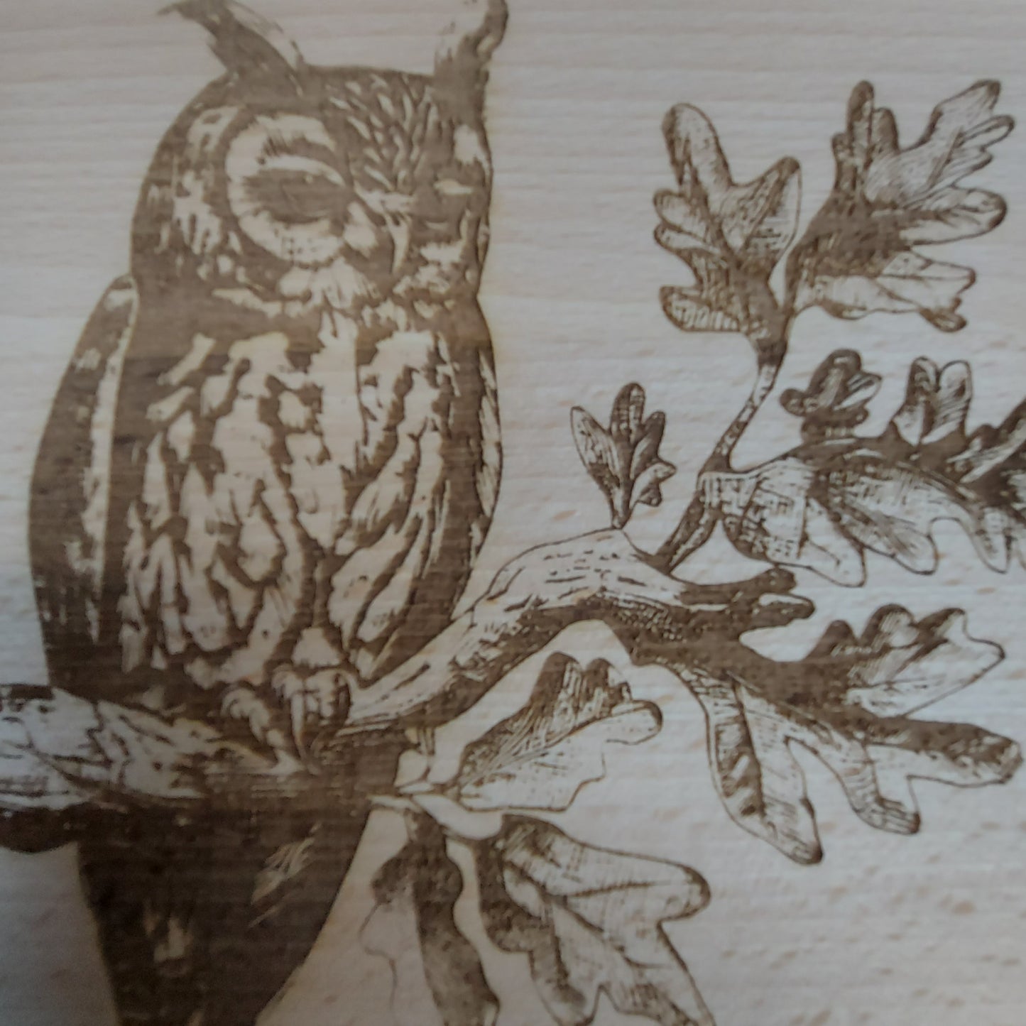 Beech Chopping Board Medium Rectangle - engraved Owl on Oak Branch