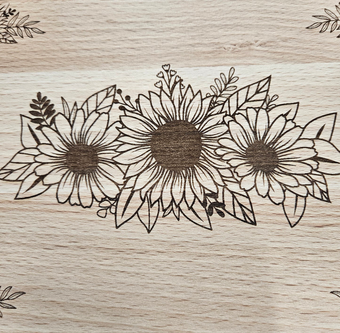 Beech Chopping Board Medium Rectangle - engraved Sunflowers