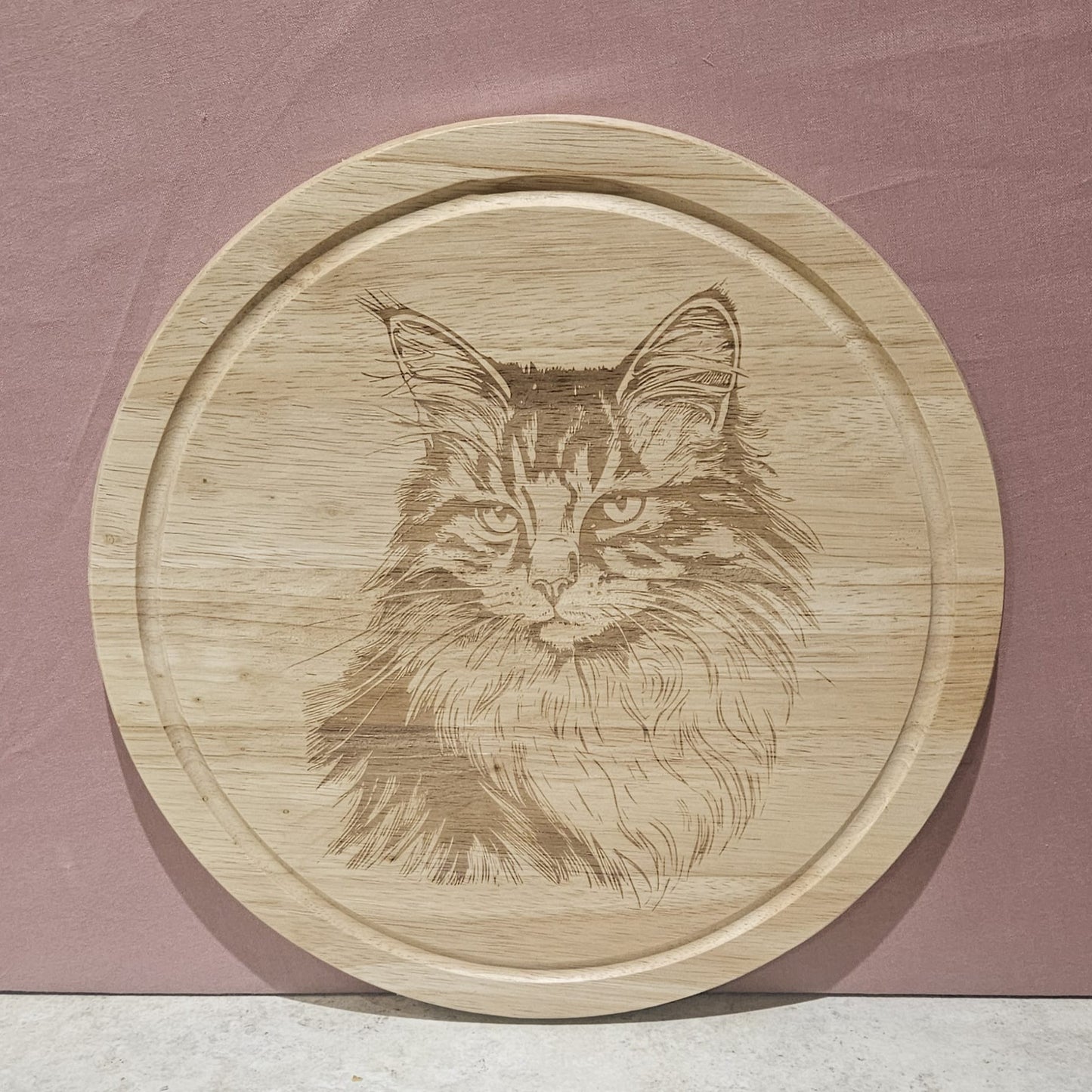 Hevea wood round Chopping Board - engraved Fluffy Cat design