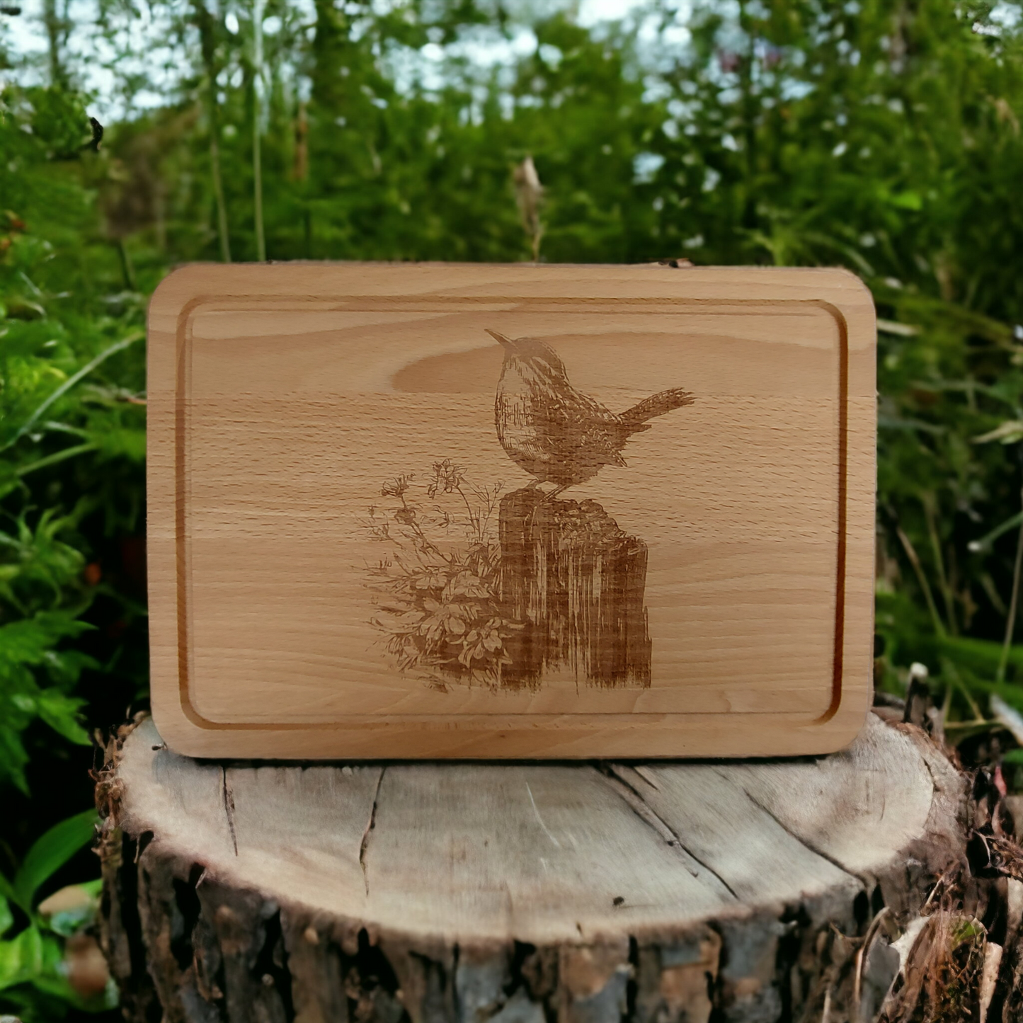 Beech Chopping Board Medium Rectangle - engraved Wren on Tree Stump
