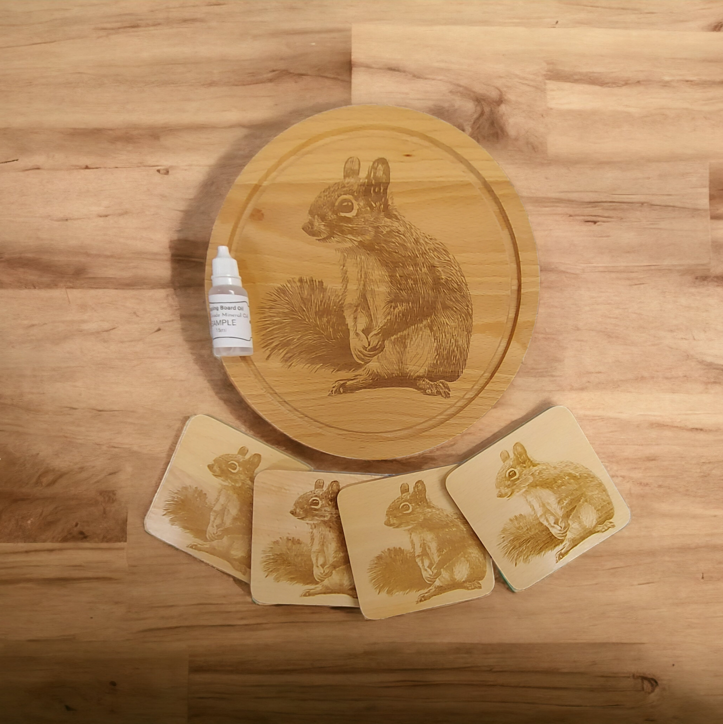 Beech Chopping Board & 4 Coasters Set - engraved Squirrel