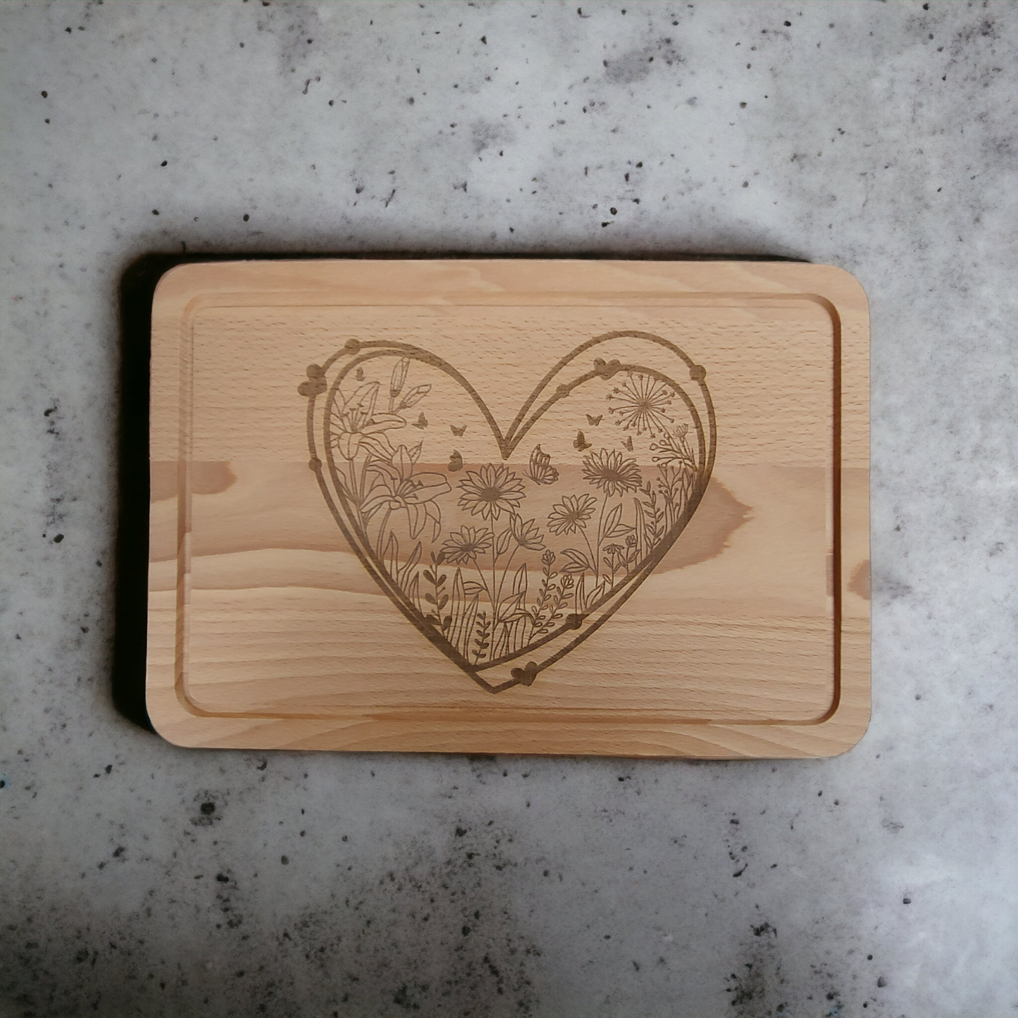Beech Chopping Board Medium Rectangle - engraved Flowers in Hearts