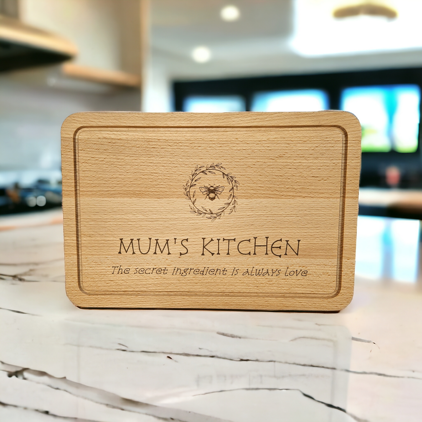 Beech Chopping Board Medium Rectangle - engraved Mum's Kitchen with bee