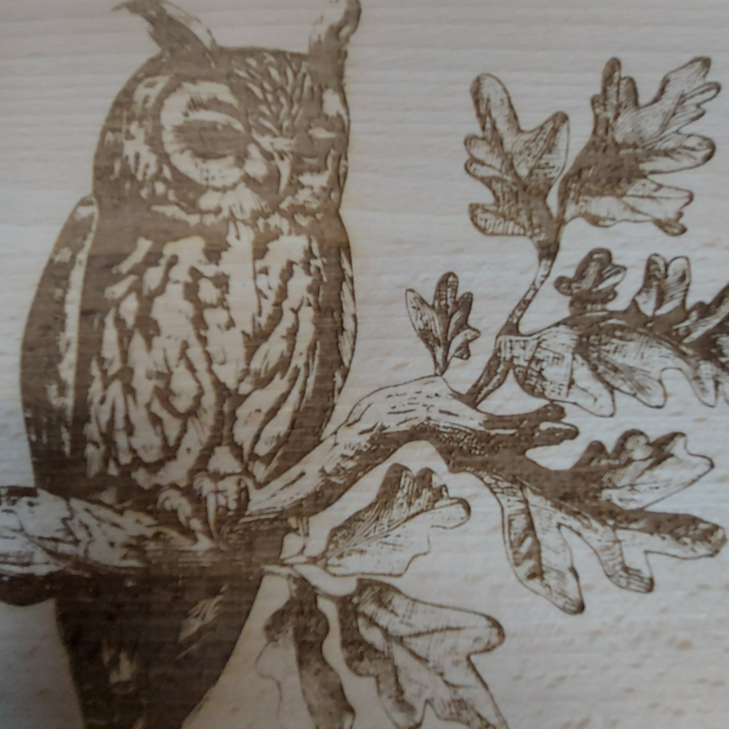 Beech Chopping Board Medium Rectangle  - engraved Owl on Oak Branch