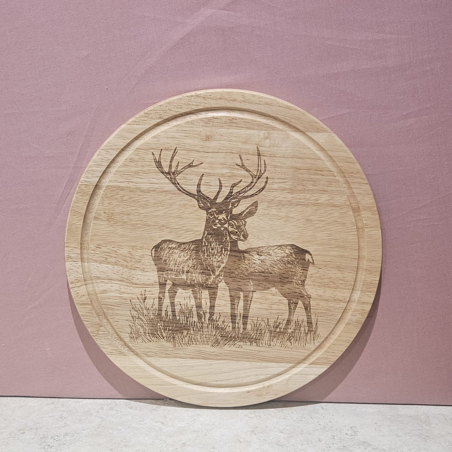 Hevea wood round Chopping Board - engraved Deer Coupling design