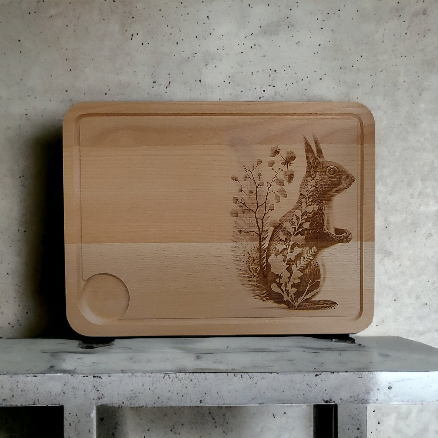 Large Beech Wood Chopping Board - Engraved 3D image of Red Squirrel