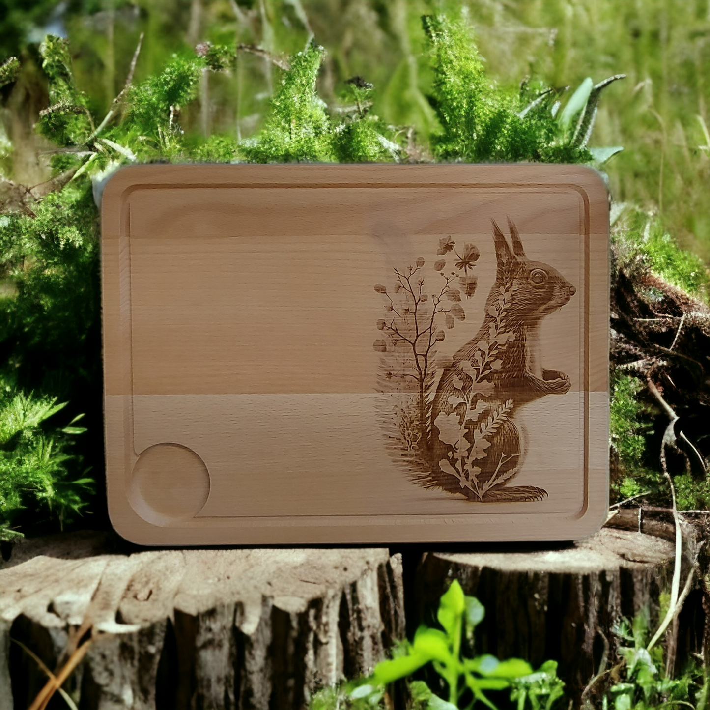 Large Beech Wood Chopping Board - Engraved 3D image of Red Squirrel