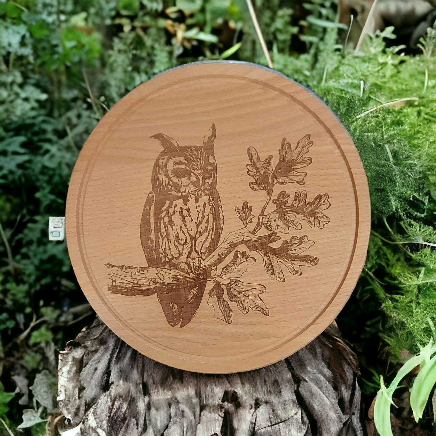 Beech Chopping Board 300mm Round - engraved Owl in Oak Tree