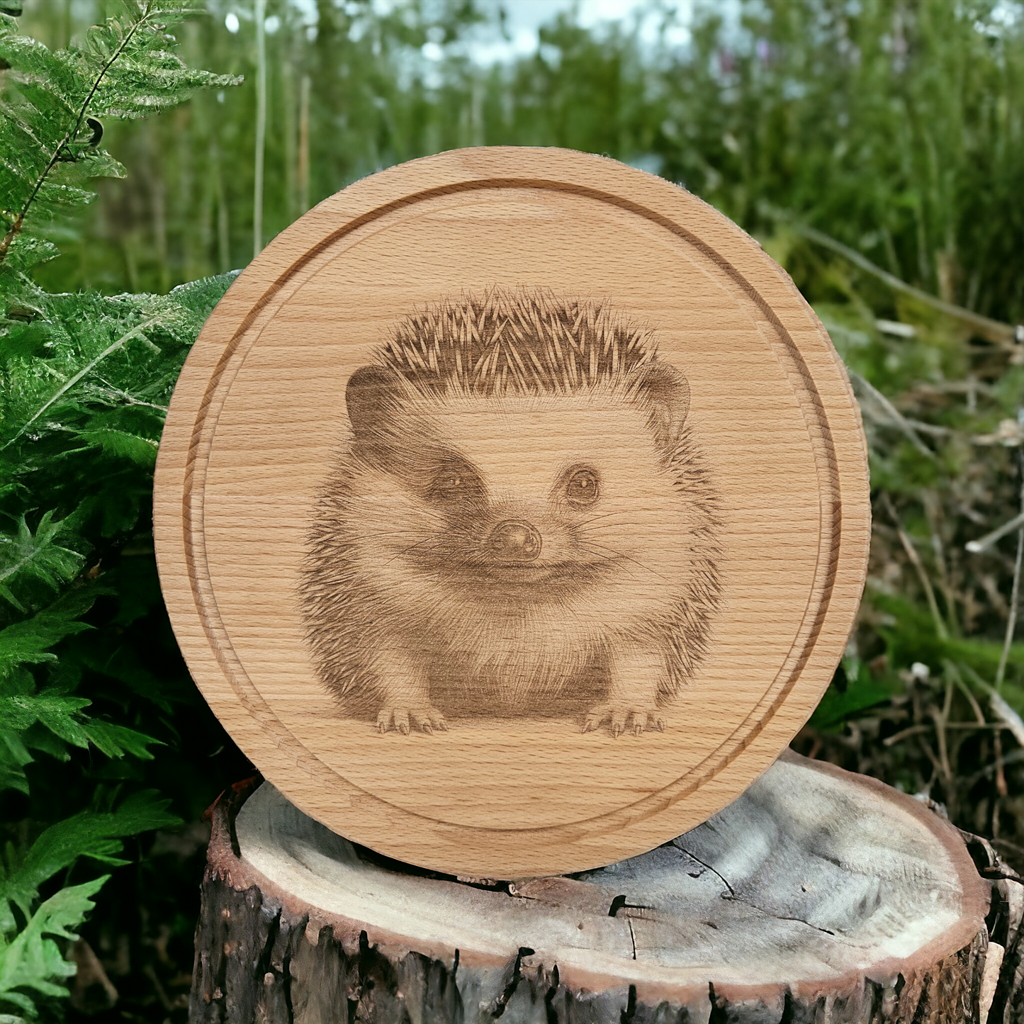 Small Round Beech Chopping Board - engraved Hedgehog