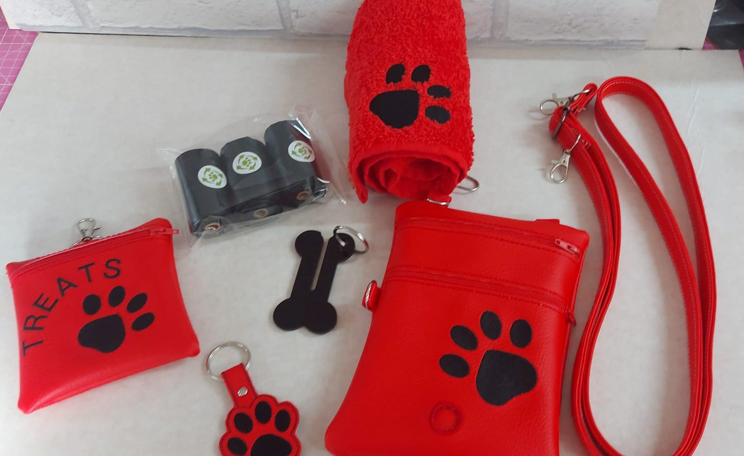 ULTIMATE DOG WALKERS GIFT SET RED/BLACK - Walking Bag/Treat Bag/Keyring/Towel/Waste bag holder/ Poo Bags