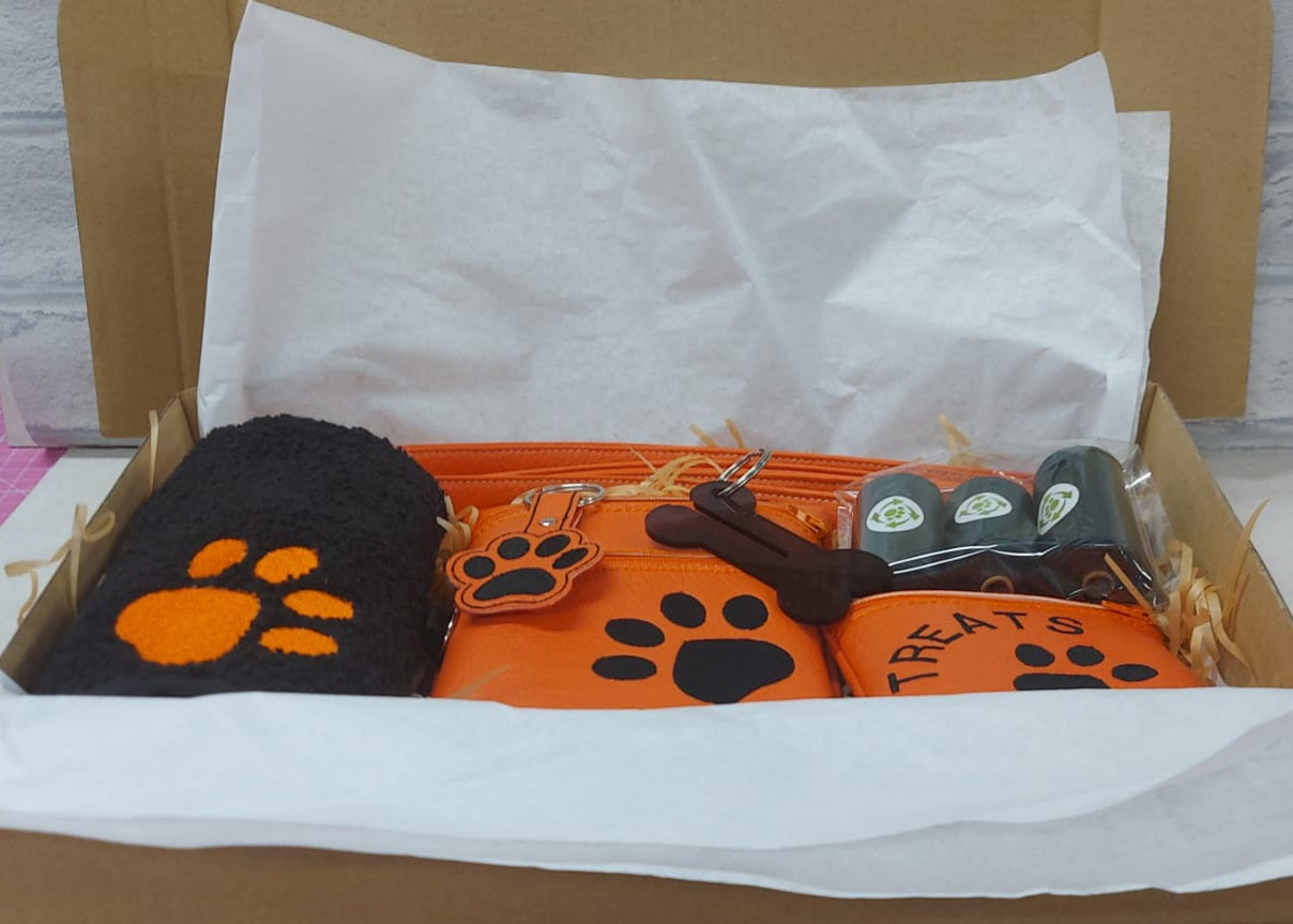 ULTIMATE DOG WALKERS GIFT SET ORANGE/BLACK - Walking Bag/Treat Bag/Keyring/Towel/Waste bag holder/ Poo Bags