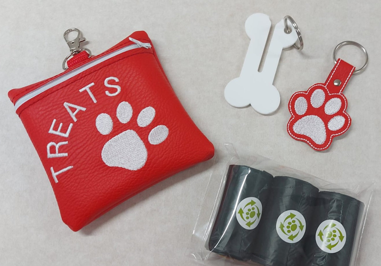 ULTIMATE DOG WALKERS GIFT SET RED/WHITE - Walking Bag/Treat Bag/Keyring/Towel/Waste bag holder/ Poo Bags