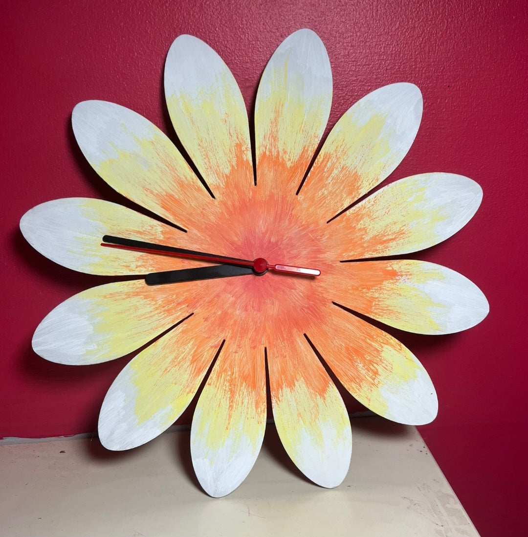 PAINTABLE DAISY CLOCK